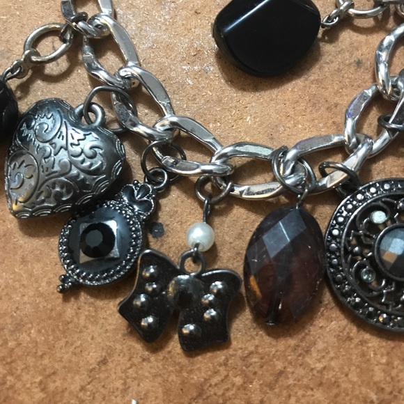 Vintage SilverTone Monet 13 Charm bracelet excellent condition Butterfly & pearl - Picture 3 of 11